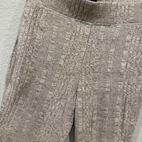 Like New Roxy Sweater Leggings - Gray - Medium 28" inseam - Picture 5 of 5